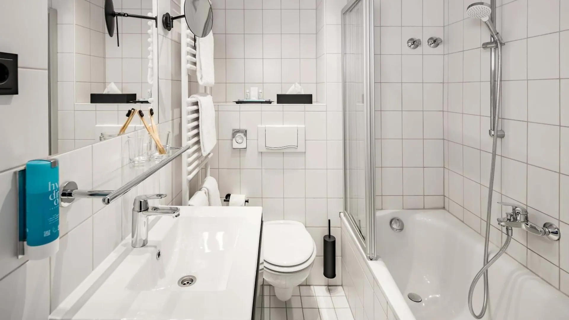 Hotel Amano Duesseldorf 3*, Dusseldorf